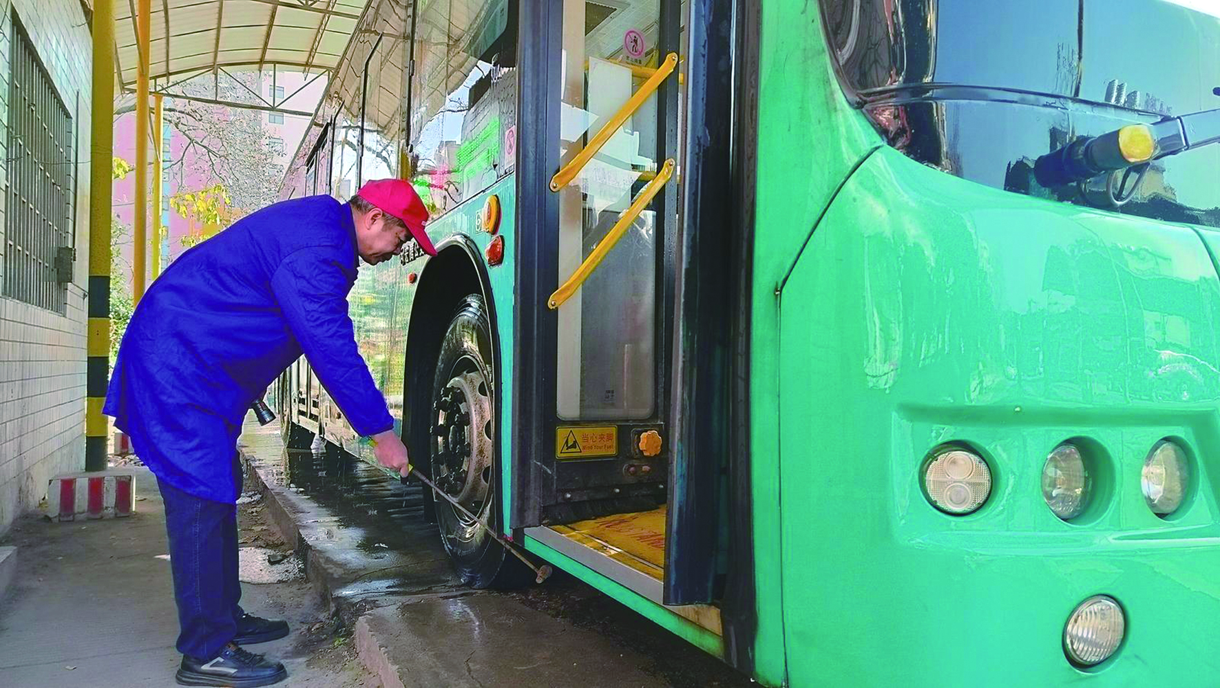 春運首日，我司各汽車站以熱情服務(wù)—— 讓乘客臉上多一份笑容